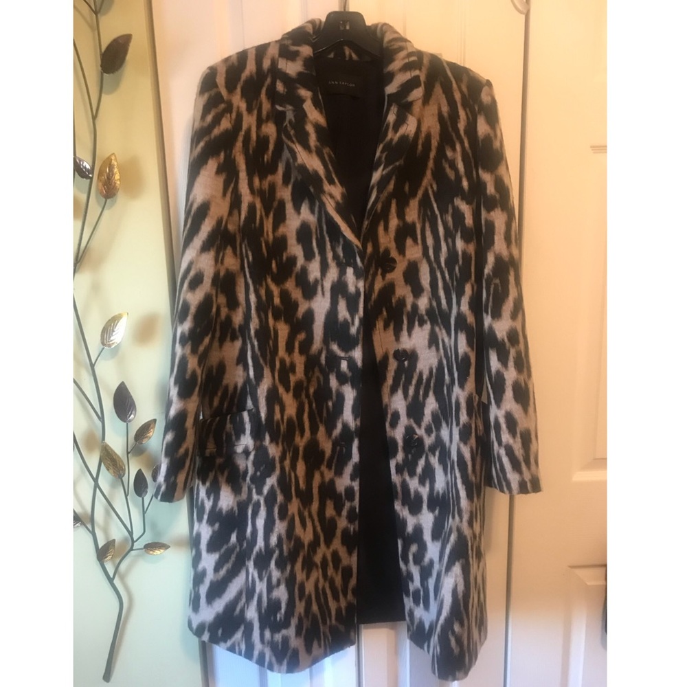 FREE matching 😎 w/ Ann Taylor Leopard Coat